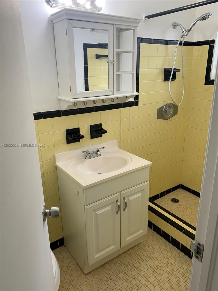 5616 Arthur St Unit: N