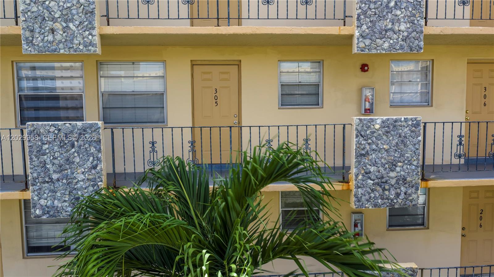 2145 Pierce St # 305