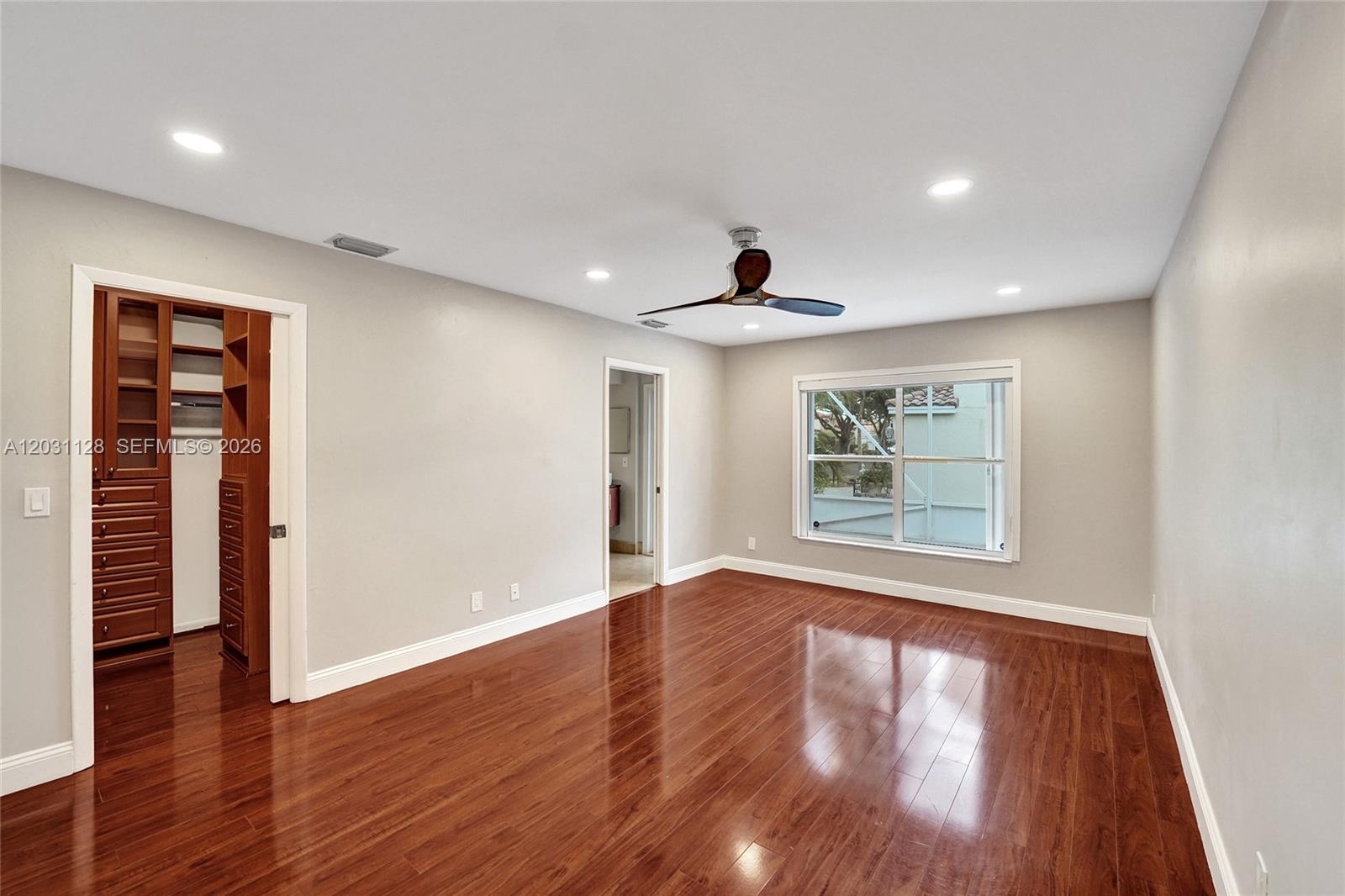 10211 Caracas St