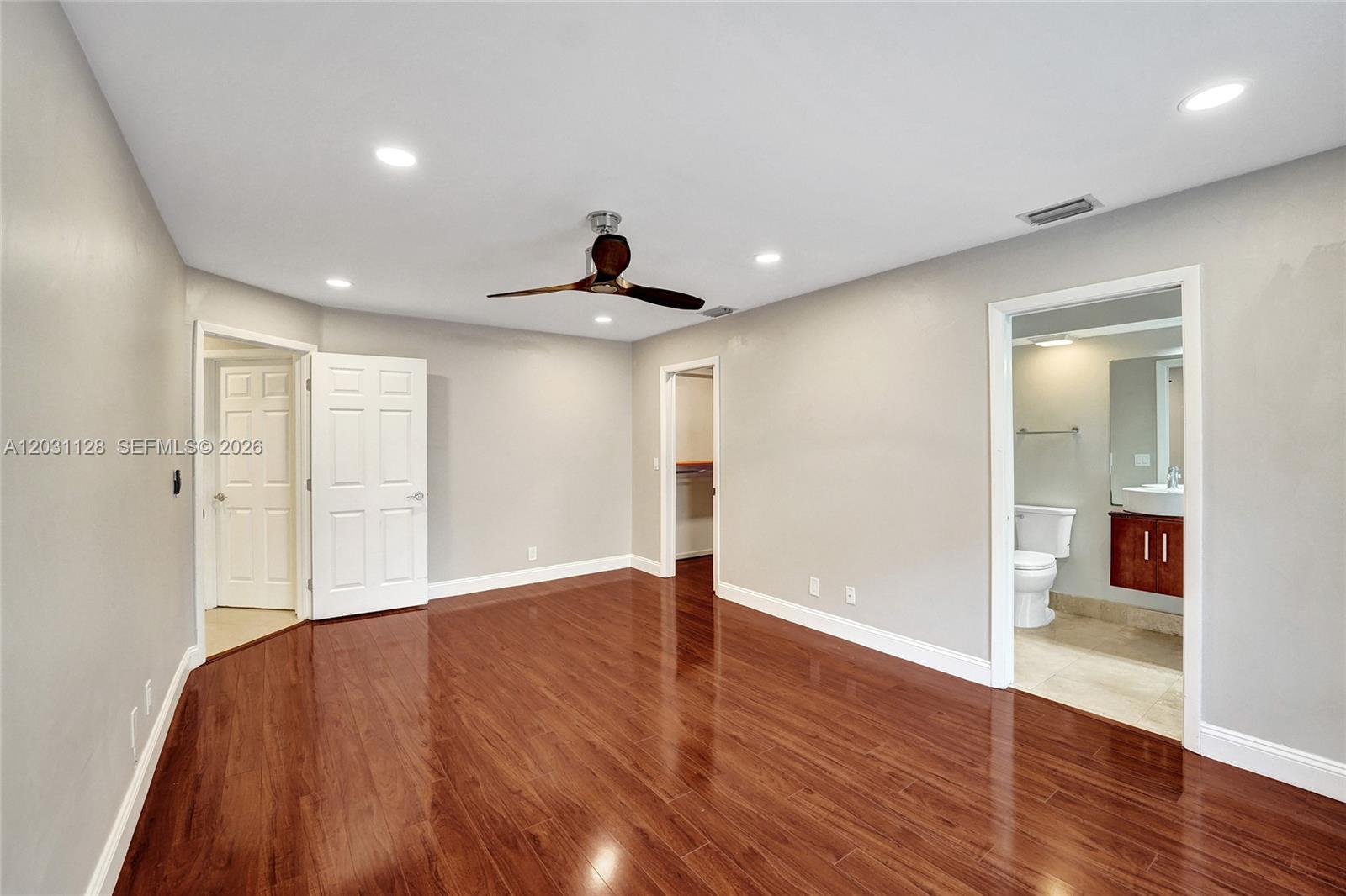 10211 Caracas St