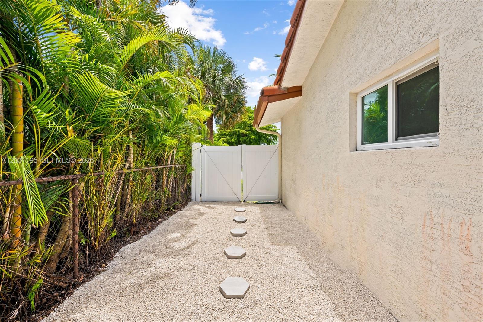 370 SE 12th Ave