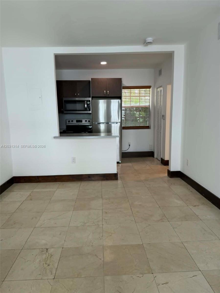 551 NE 62nd St # 6
