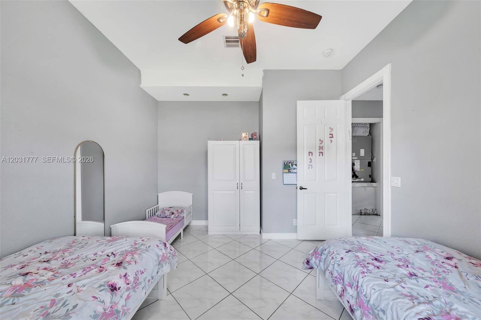 8908 NW 40th St