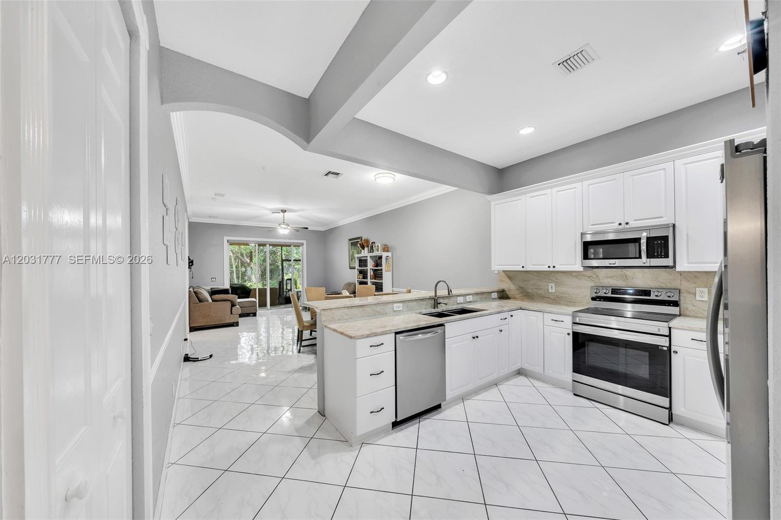8908 NW 40th St