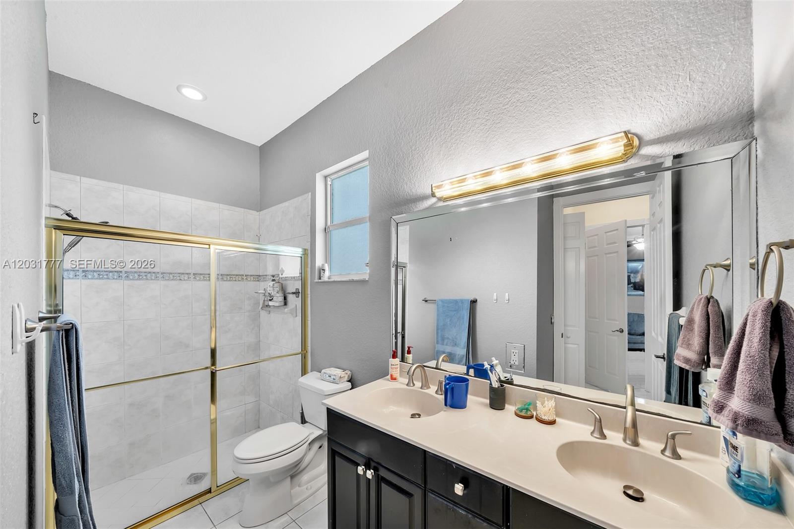 8908 NW 40th St