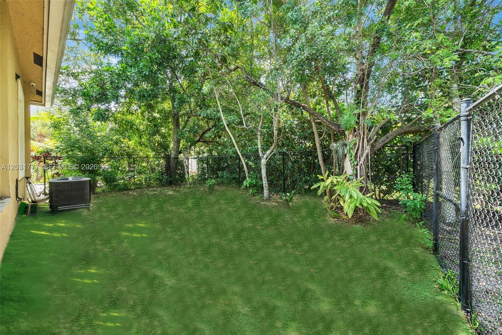 8908 NW 40th St