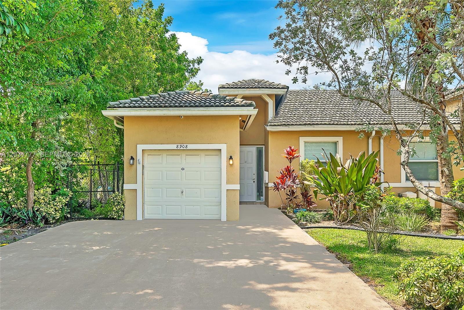 8908 NW 40th St