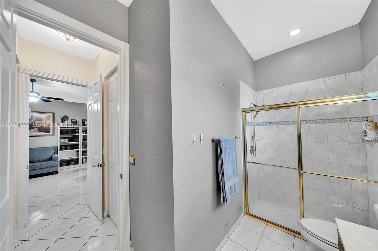 8908 NW 40th St