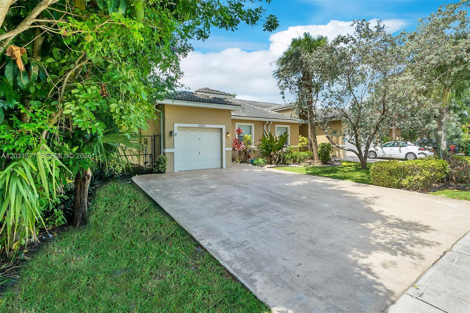 8908 NW 40th St