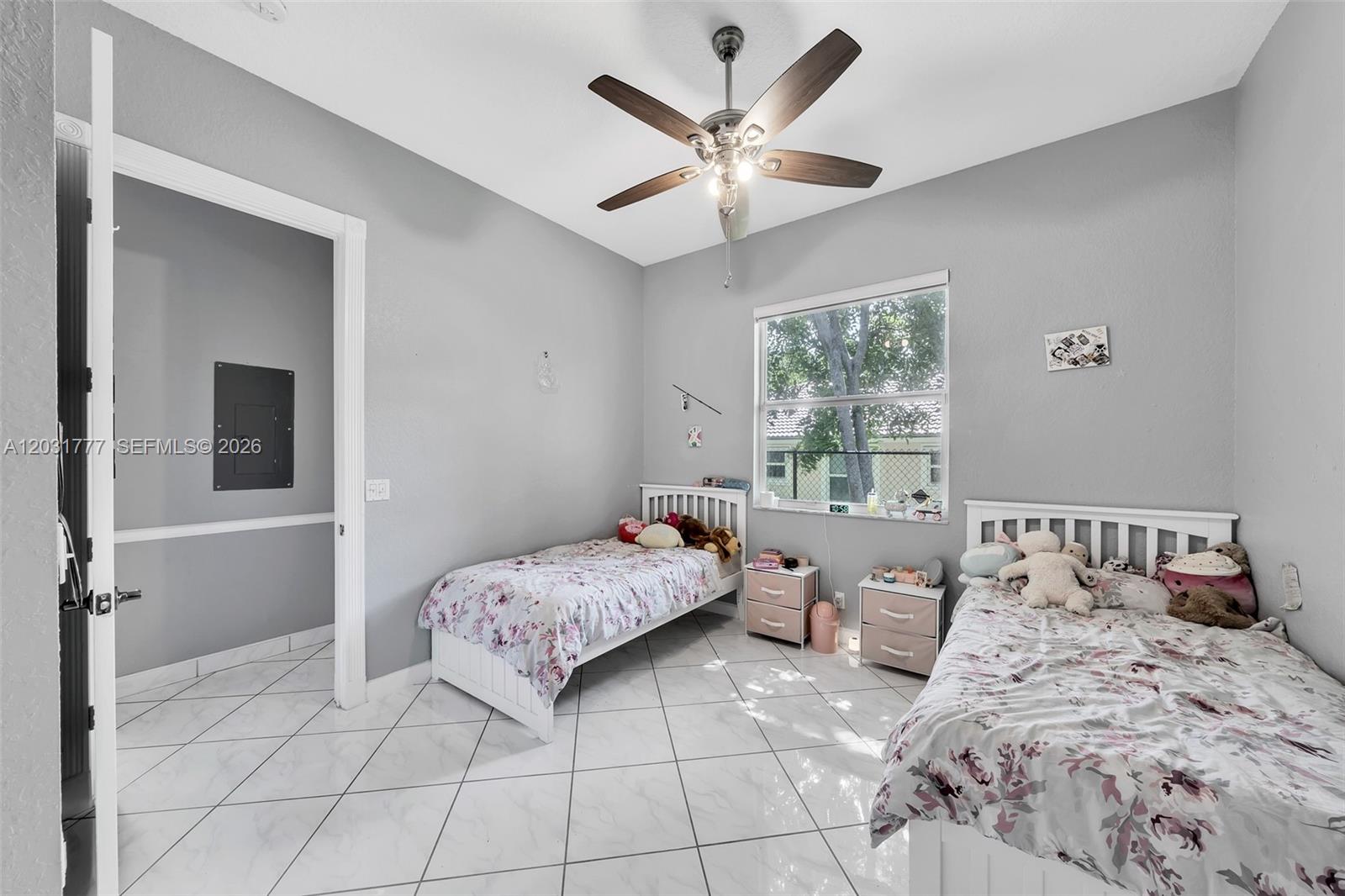 8908 NW 40th St