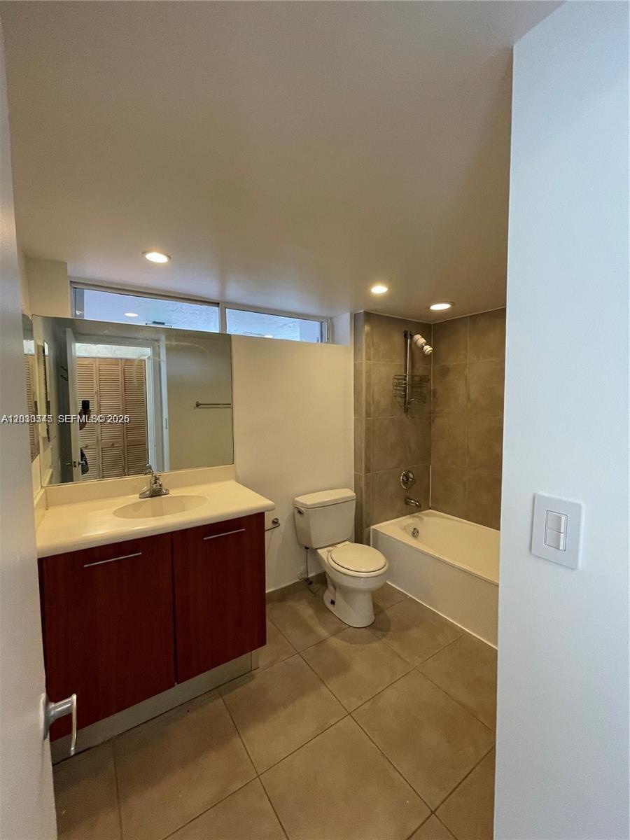 700 NE 63rd St # D606