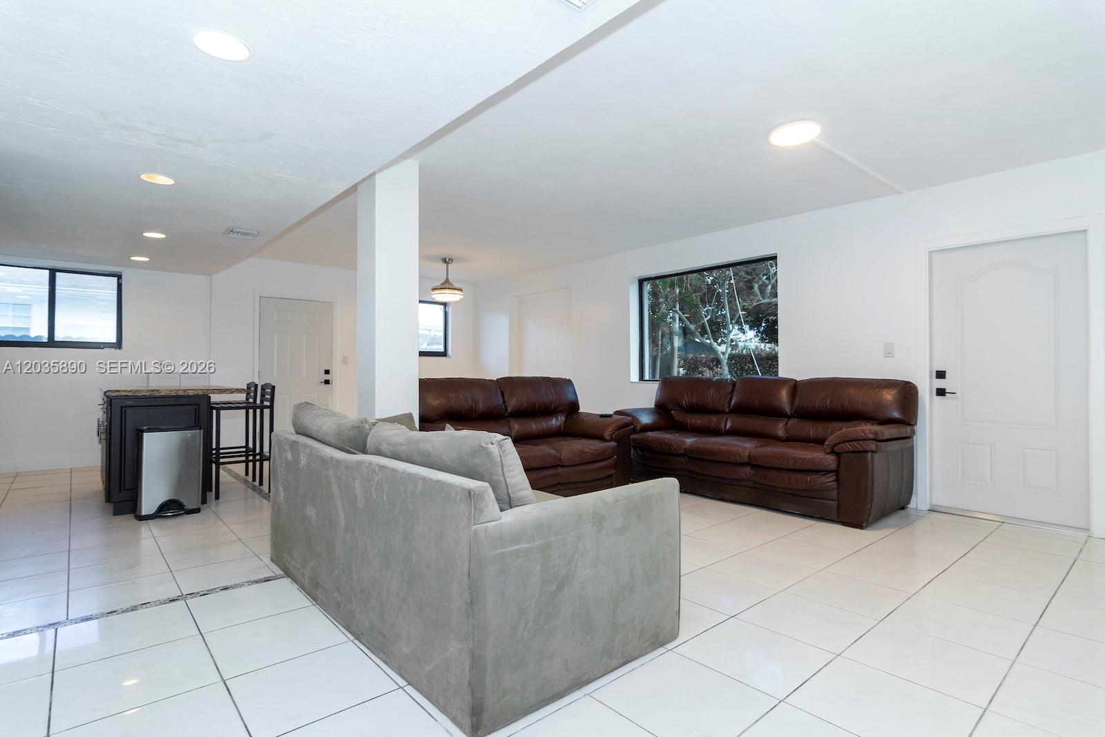 2729 SW 67th Ave # 0 Unit: #0