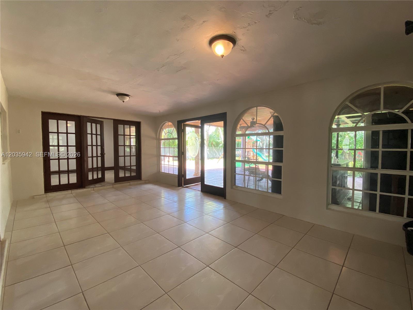 490 Bonaventure Blvd
