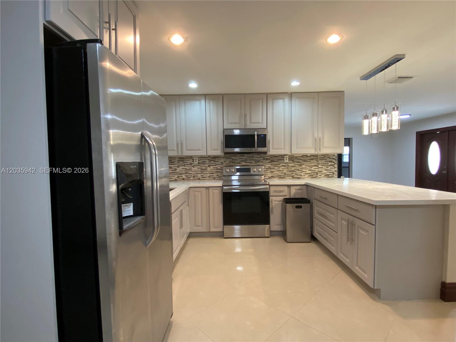 490 Bonaventure Blvd