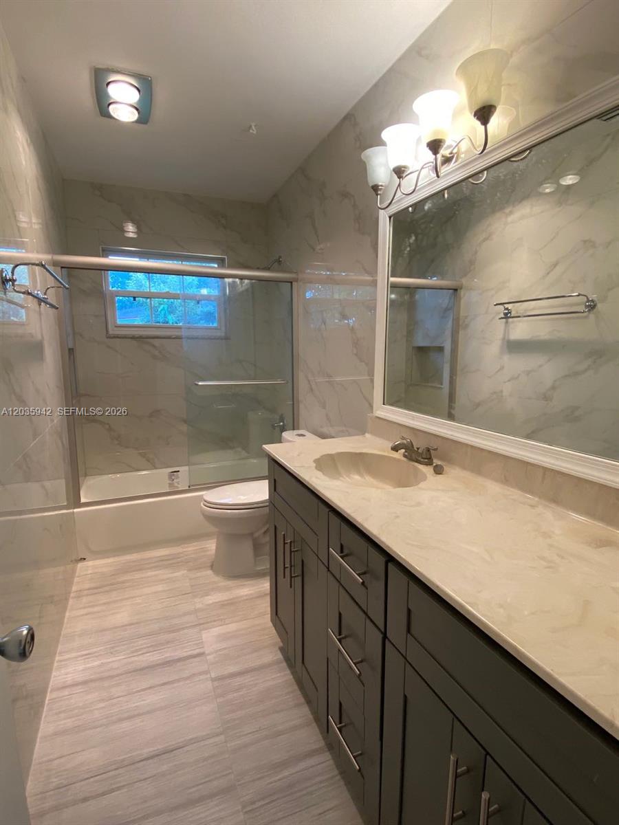 490 Bonaventure Blvd