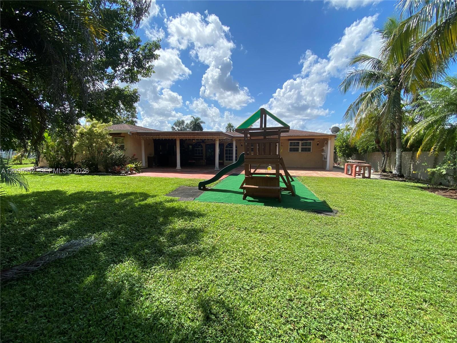 490 Bonaventure Blvd