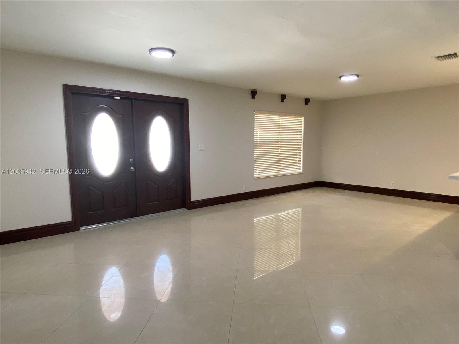 490 Bonaventure Blvd