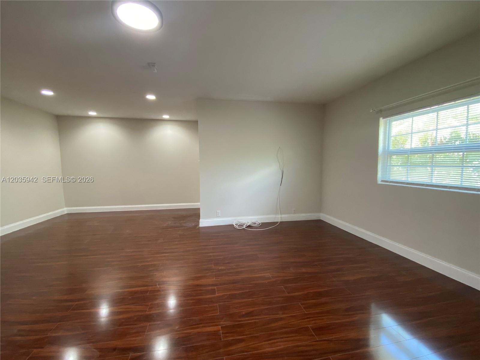 490 Bonaventure Blvd