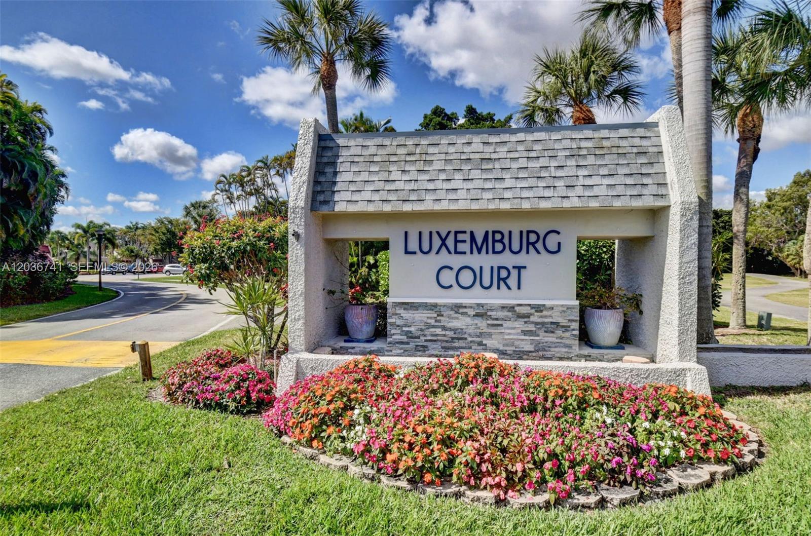 4427 Luxemburg Ct