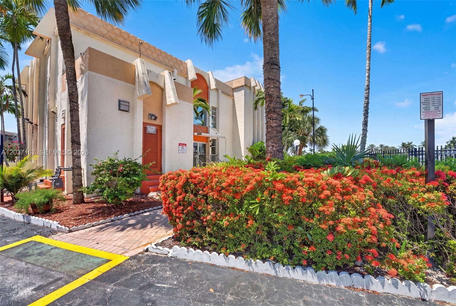 601 Three Islands Blvd # 403