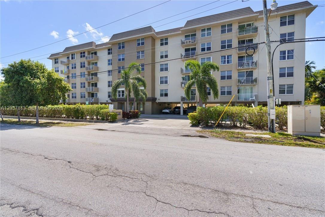 1050 SE 15th St # 202