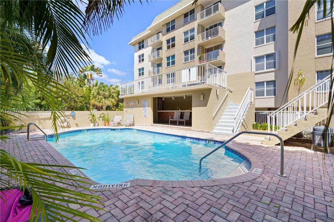 1050 SE 15th St # 202