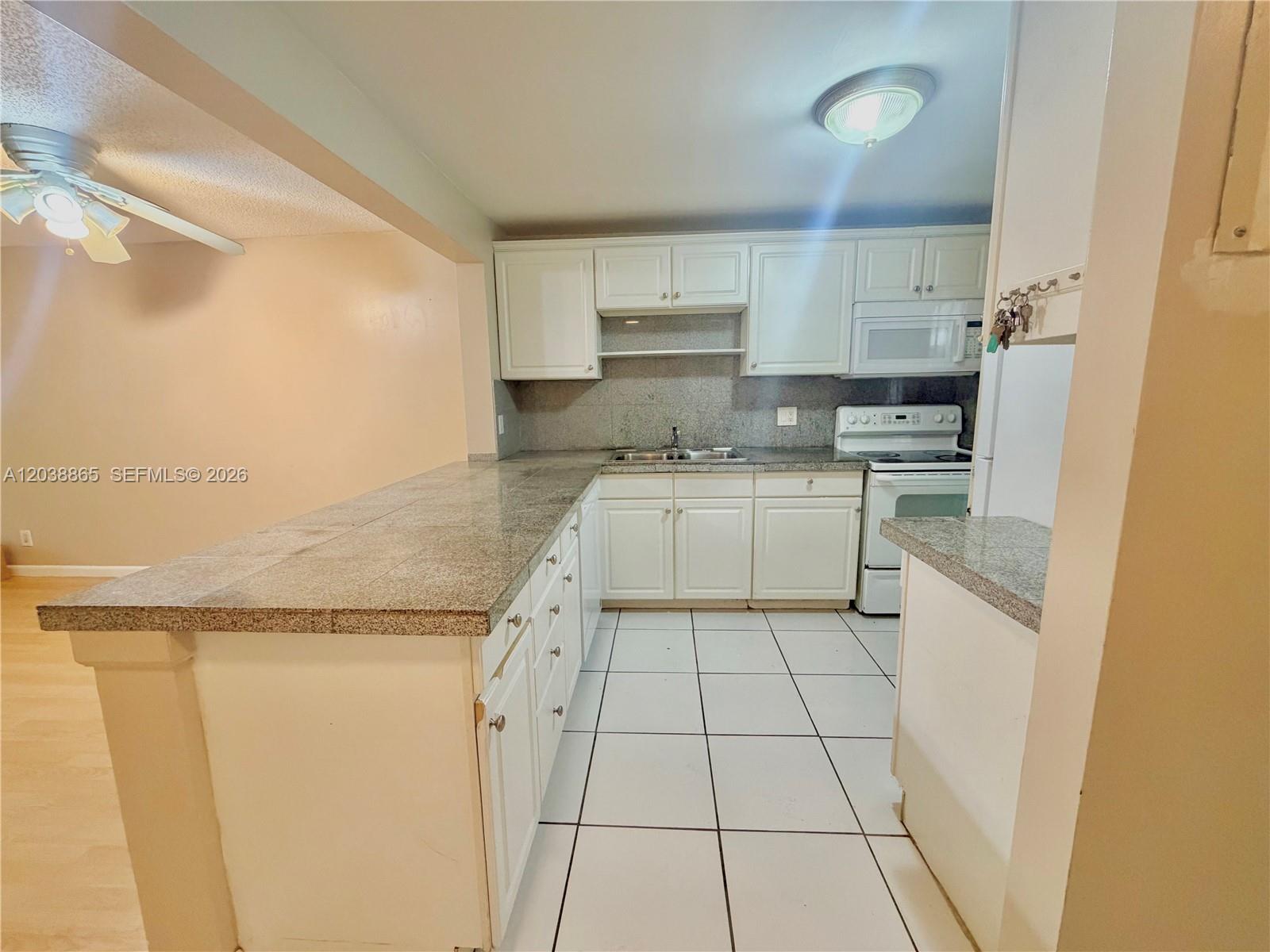 2320 S Cypress Bend Dr # 206