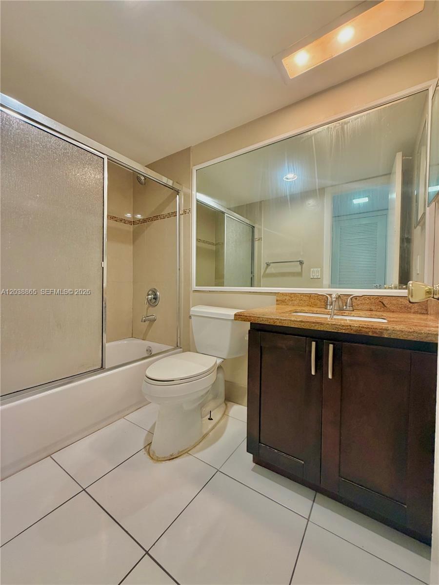 2320 S Cypress Bend Dr # 206