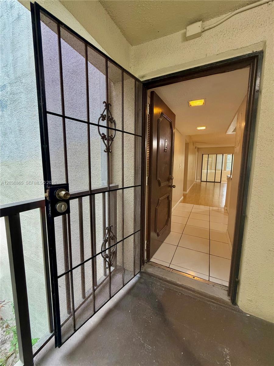 2320 S Cypress Bend Dr # 206