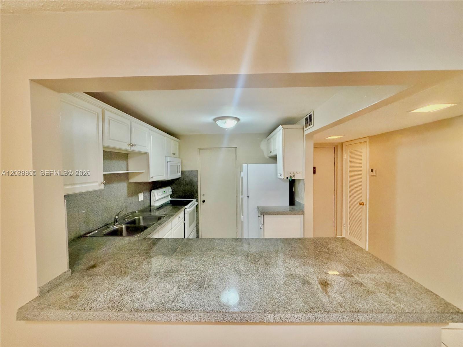 2320 S Cypress Bend Dr # 206