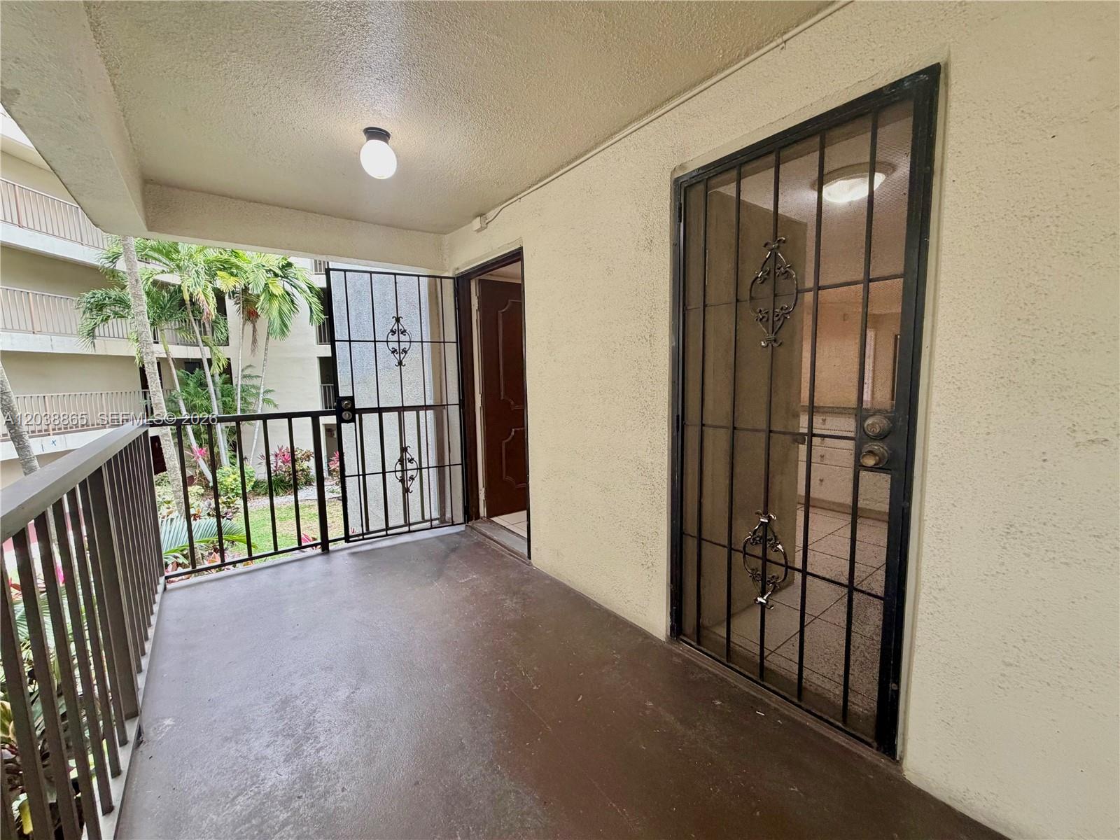2320 S Cypress Bend Dr # 206