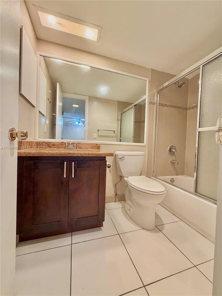 2320 S Cypress Bend Dr # 206