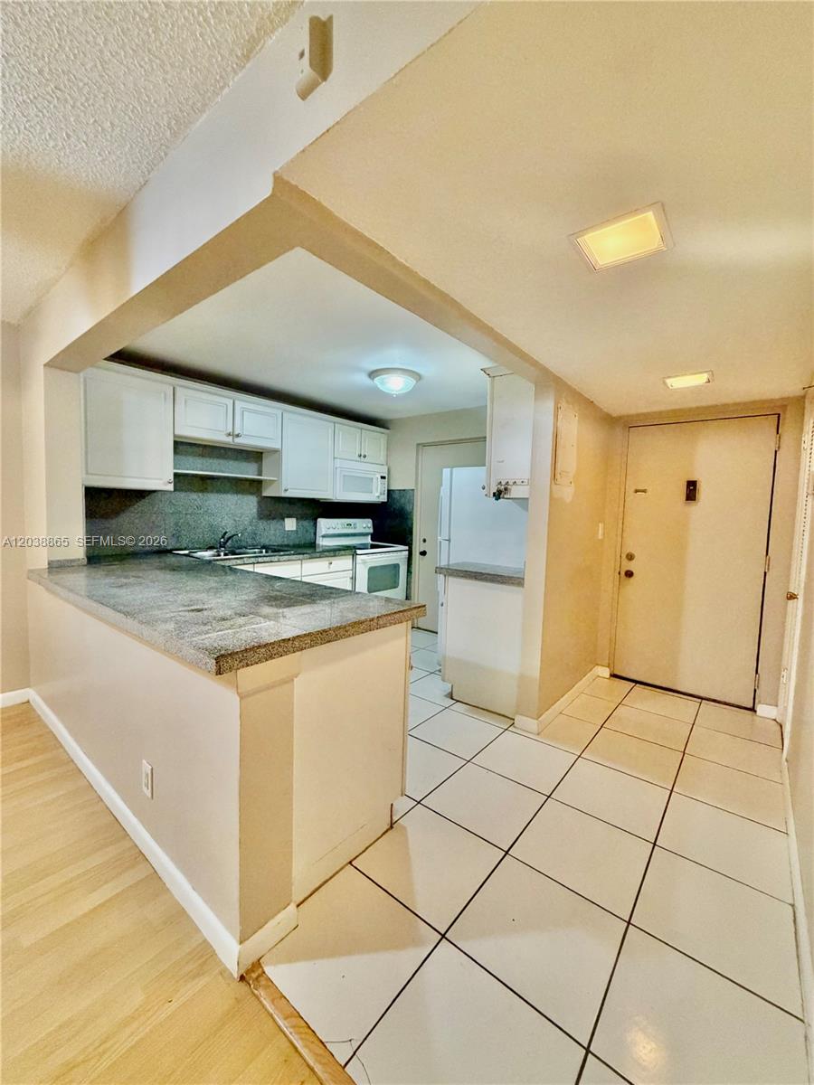 2320 S Cypress Bend Dr # 206