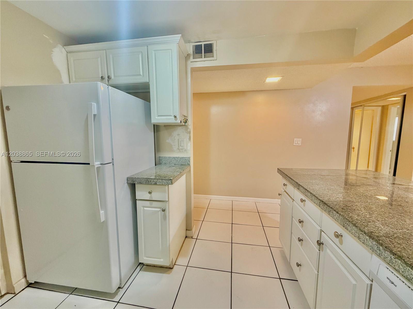 2320 S Cypress Bend Dr # 206