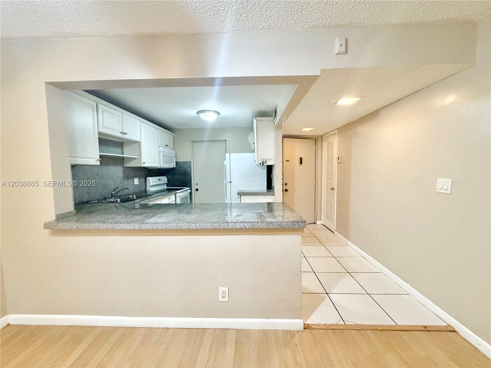 2320 S Cypress Bend Dr # 206