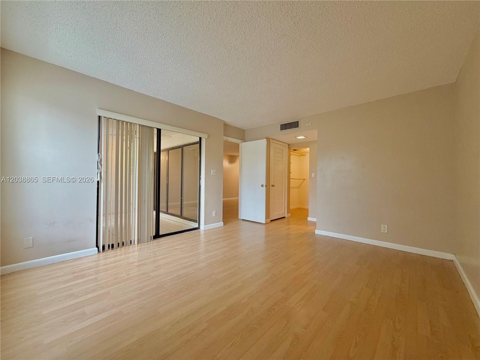 2320 S Cypress Bend Dr # 206
