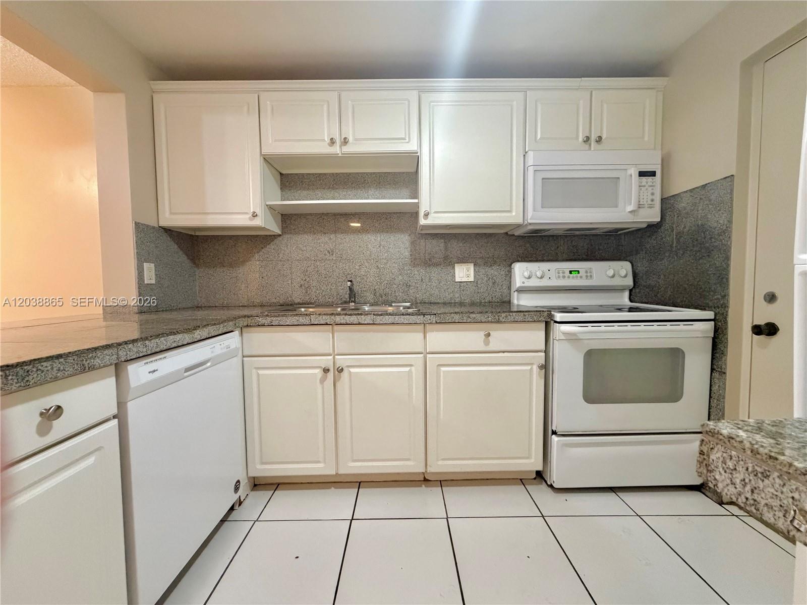 2320 S Cypress Bend Dr # 206