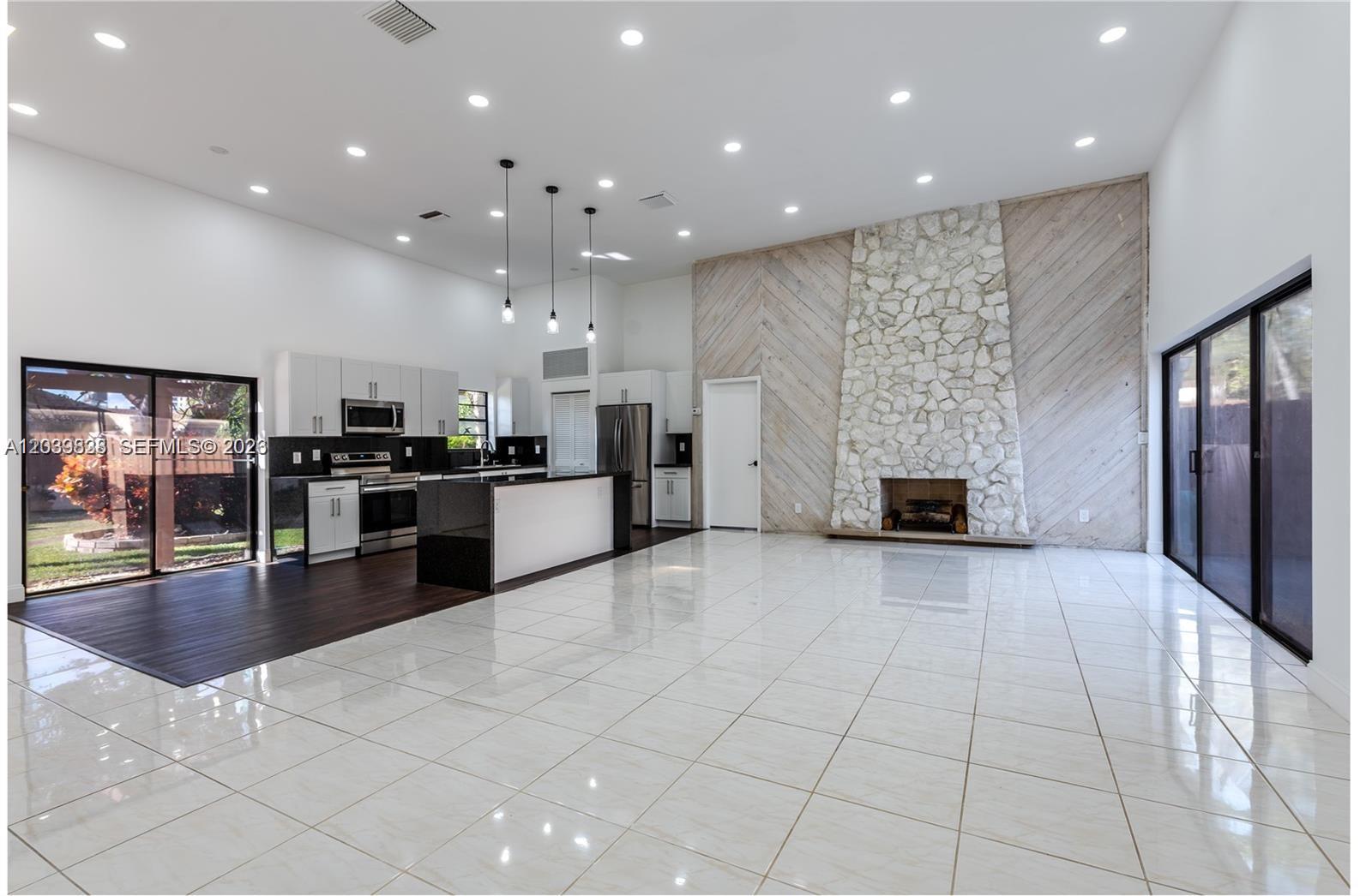 601 Leslie Dr