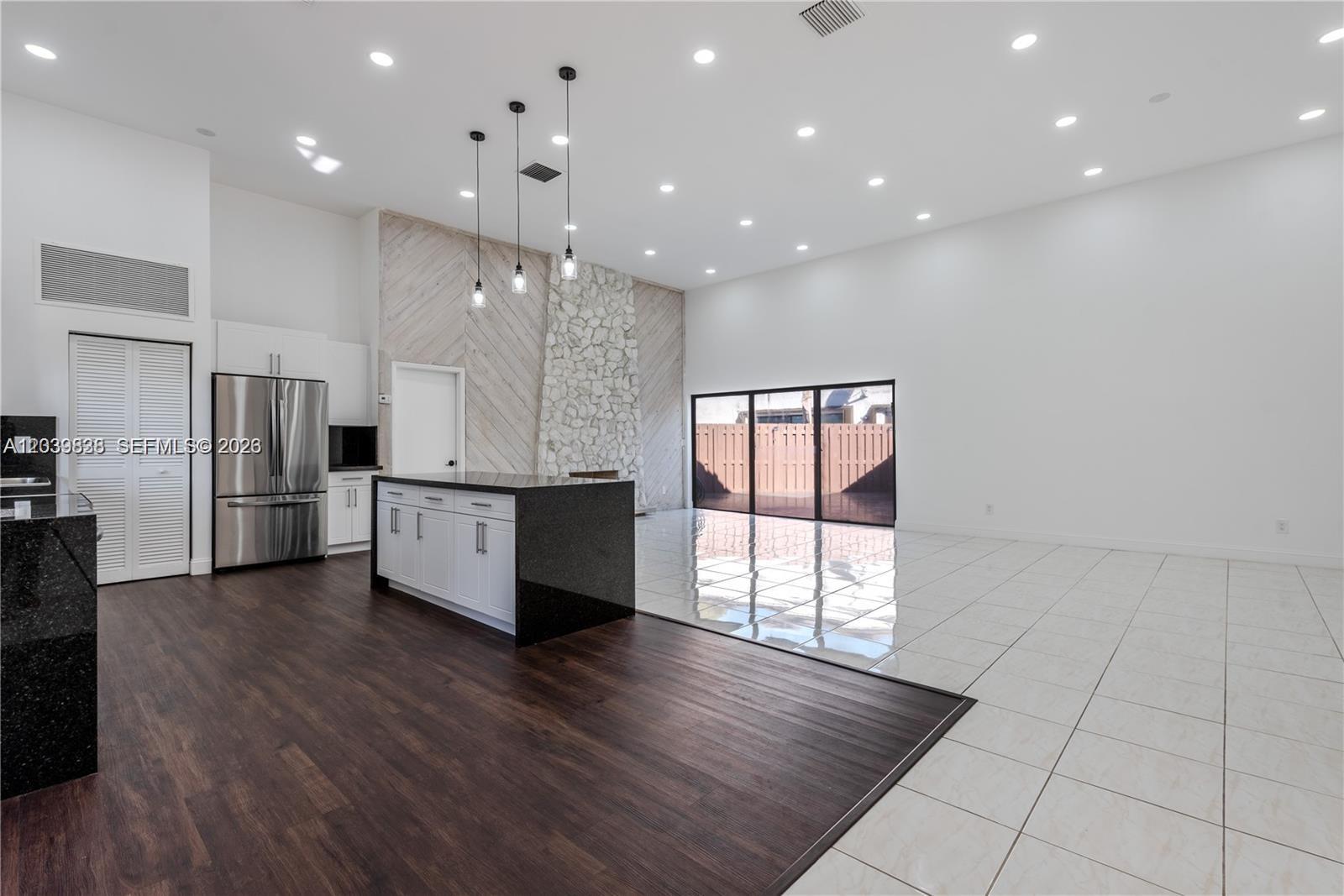 601 Leslie Dr