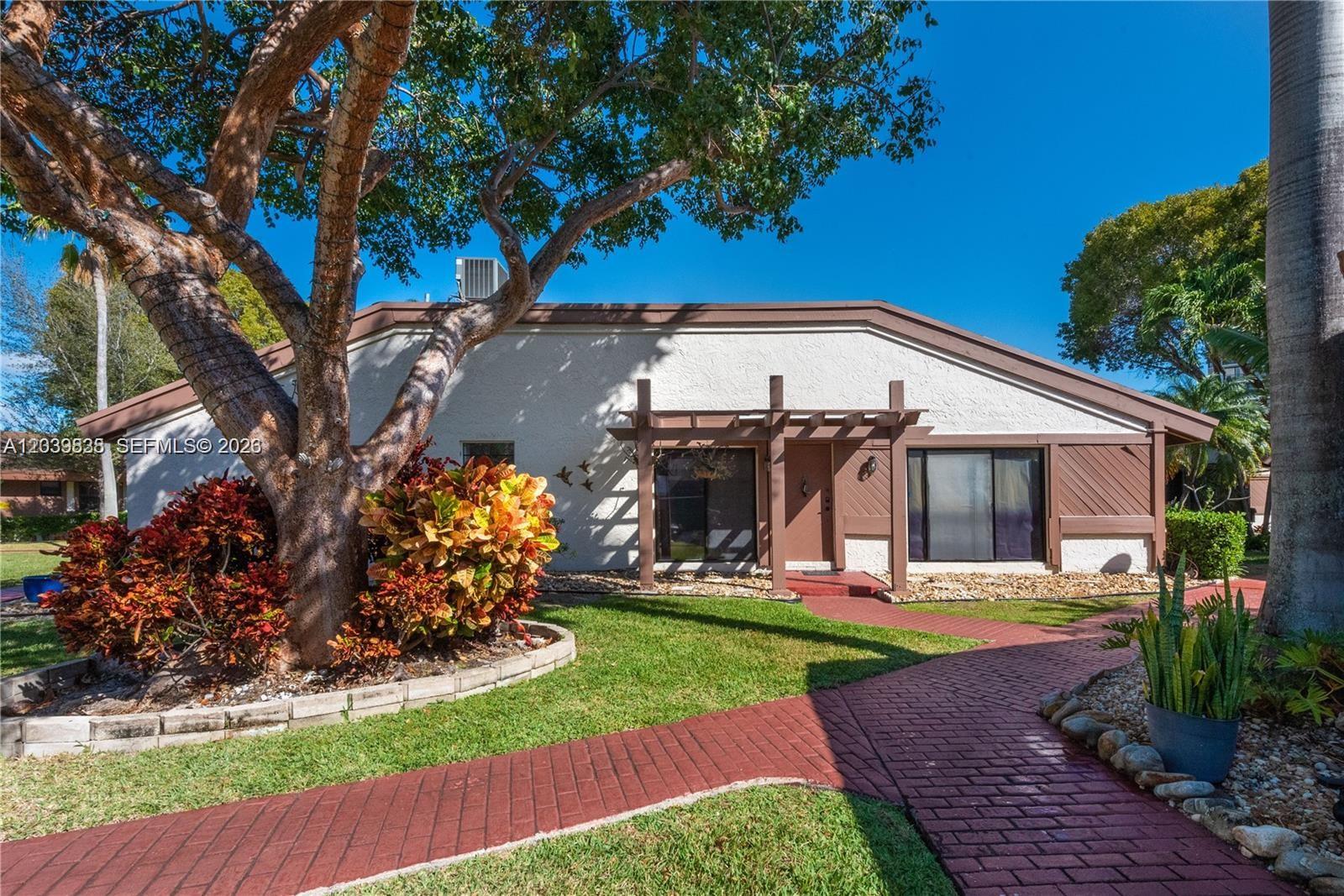 601 Leslie Dr