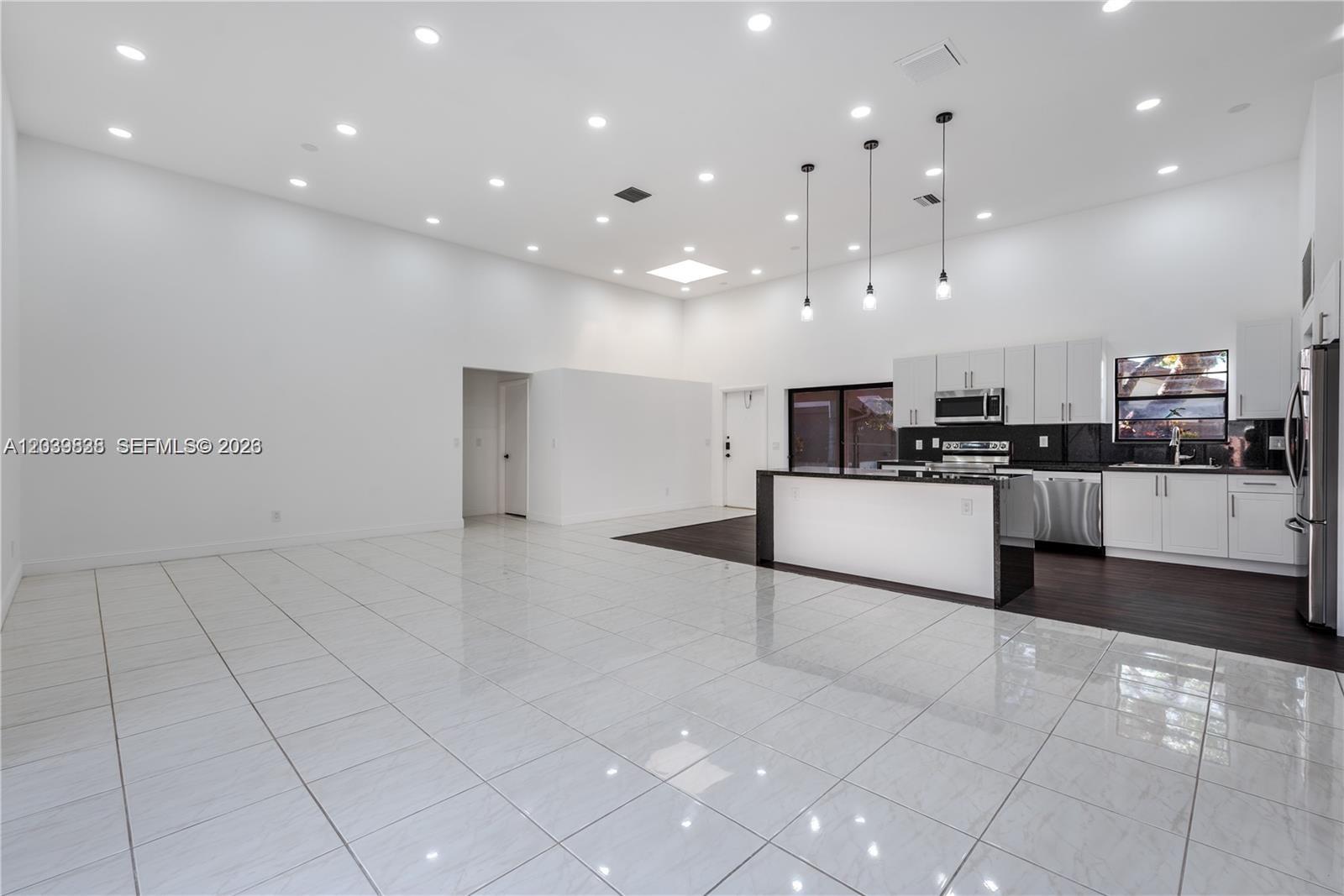 601 Leslie Dr