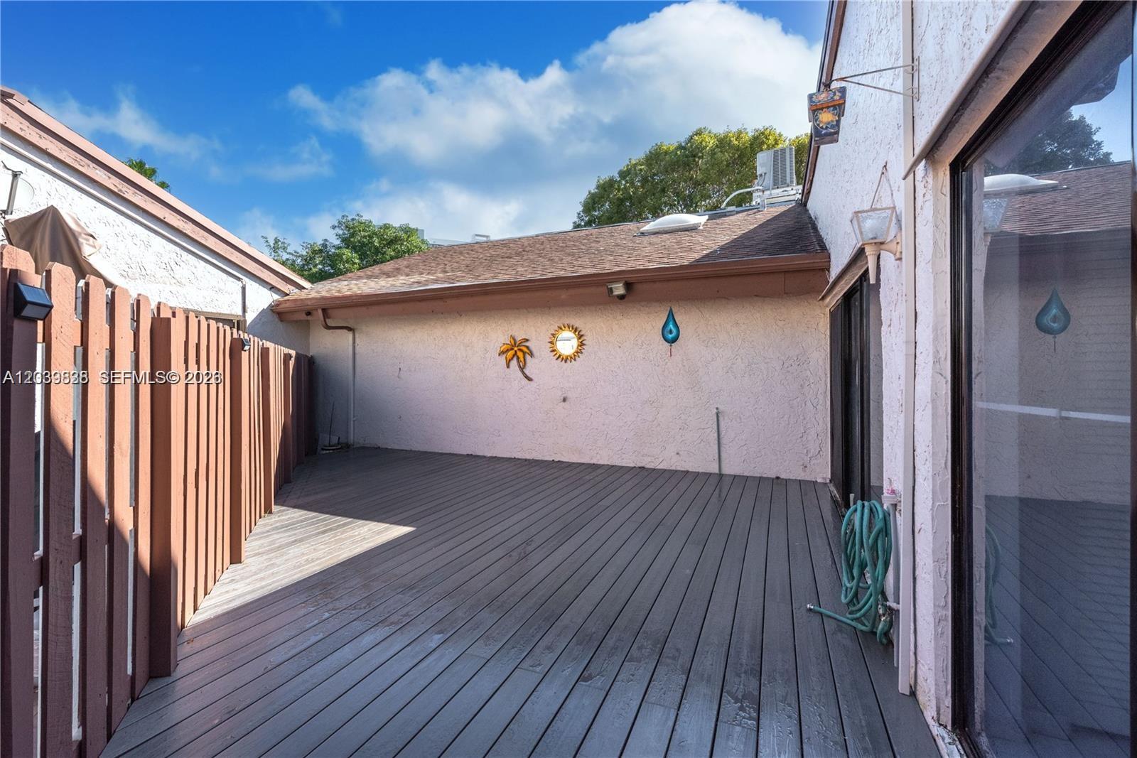 601 Leslie Dr