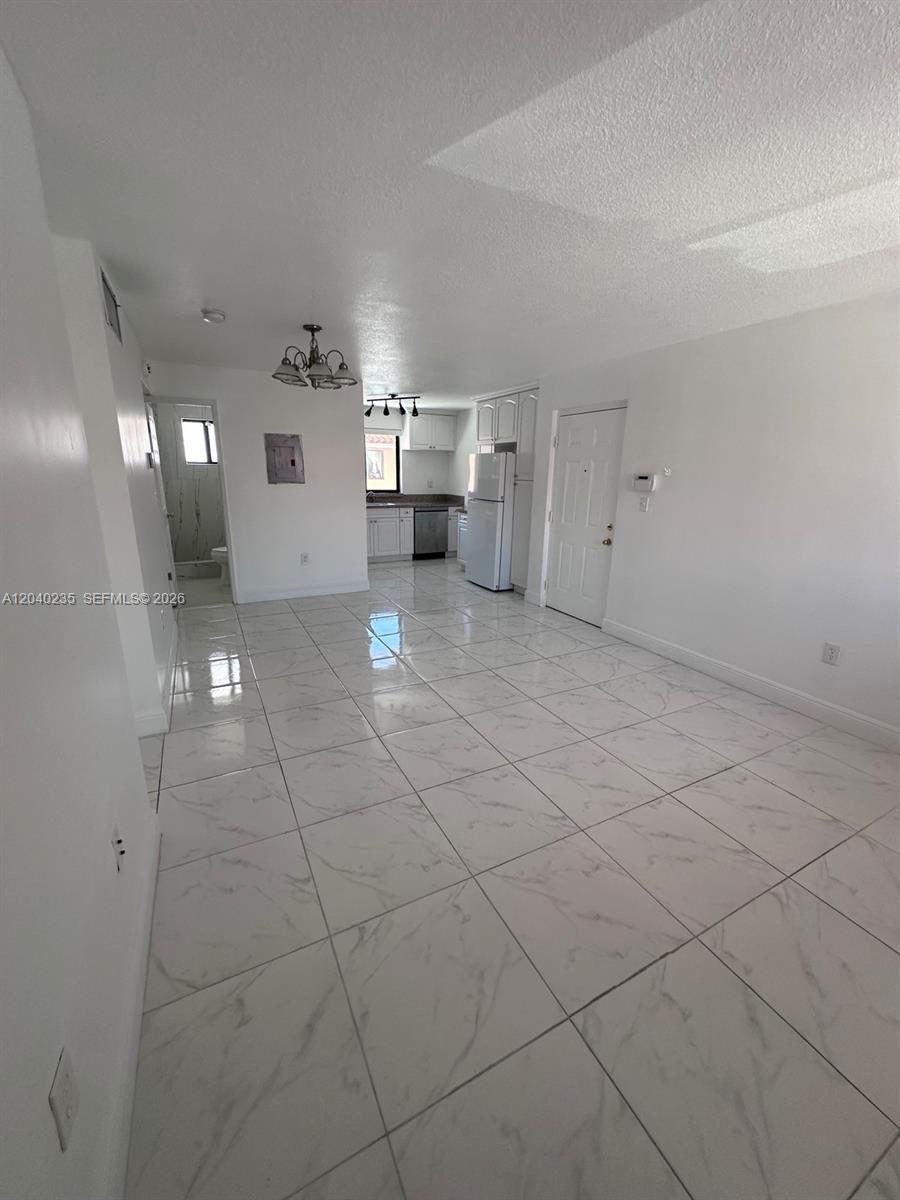 2740 W 61st St # 204
