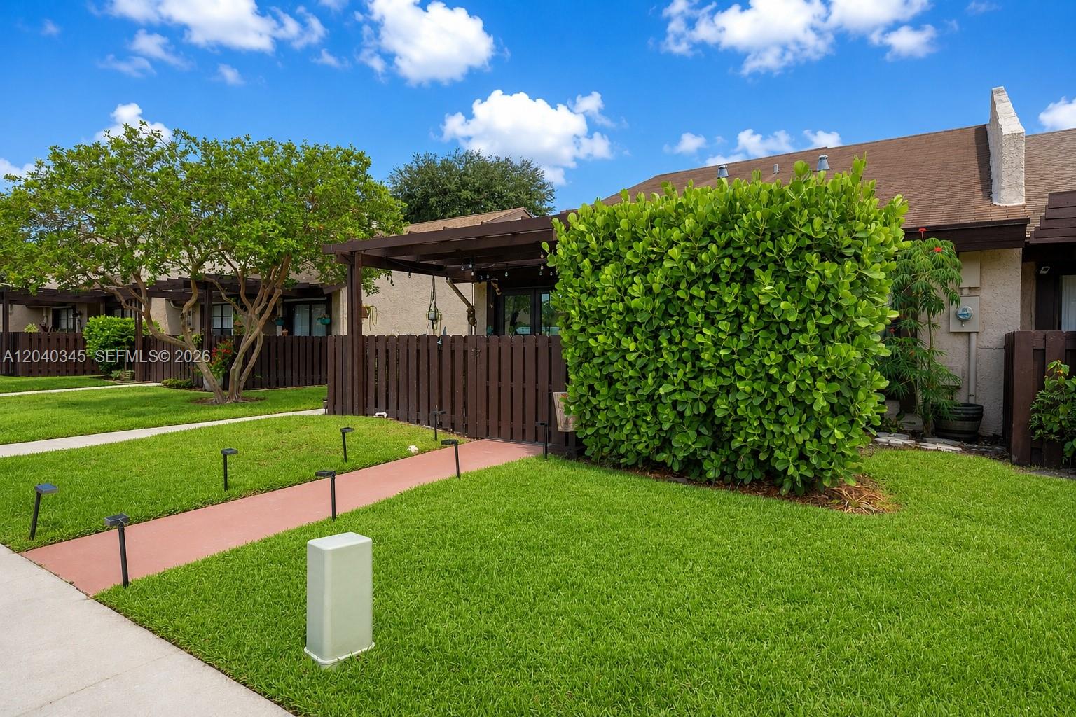8356 NW 37th Pl # 9 Unit: E-9