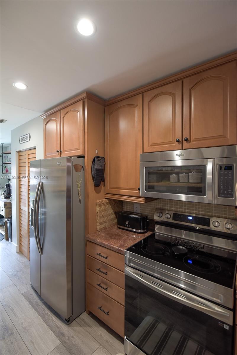 8356 NW 37th Pl # 9 Unit: E-9
