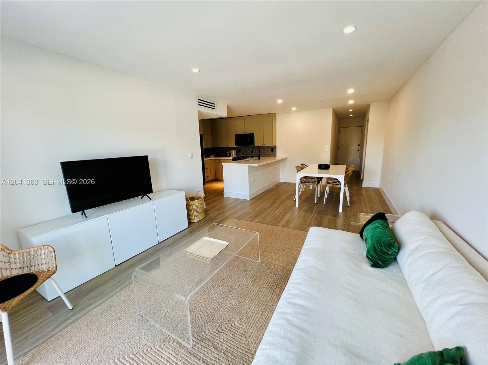 1900 Meridian Ave # 306