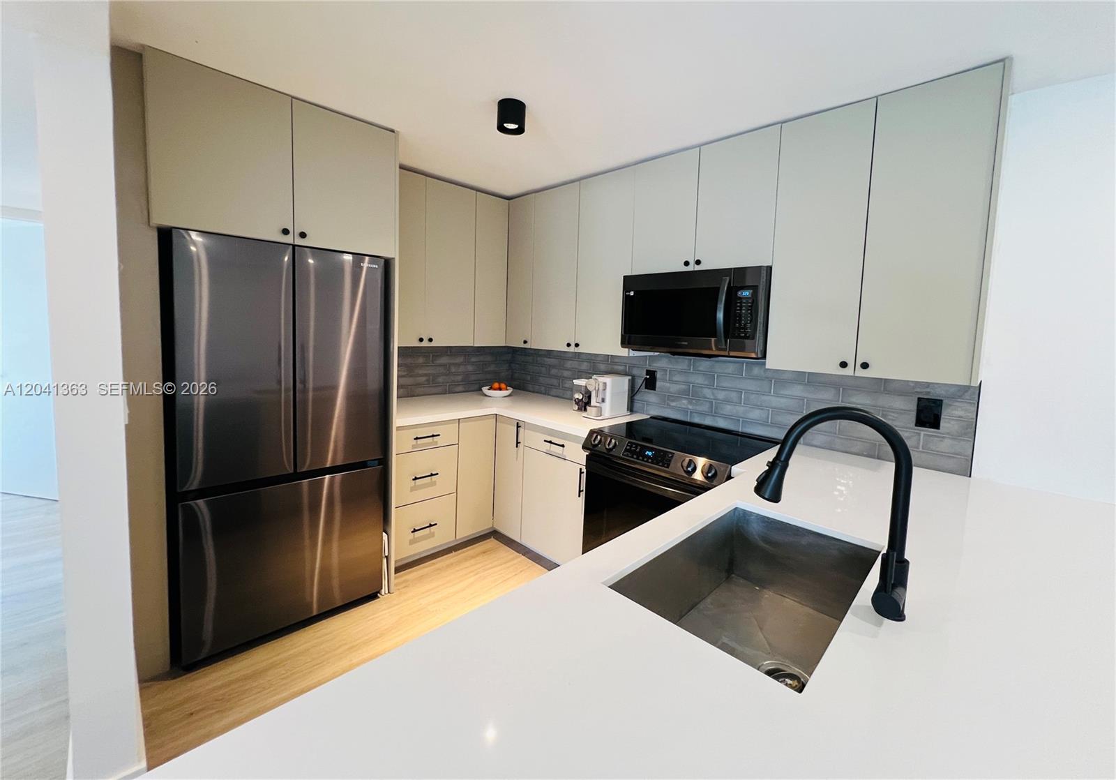 1900 Meridian Ave # 306