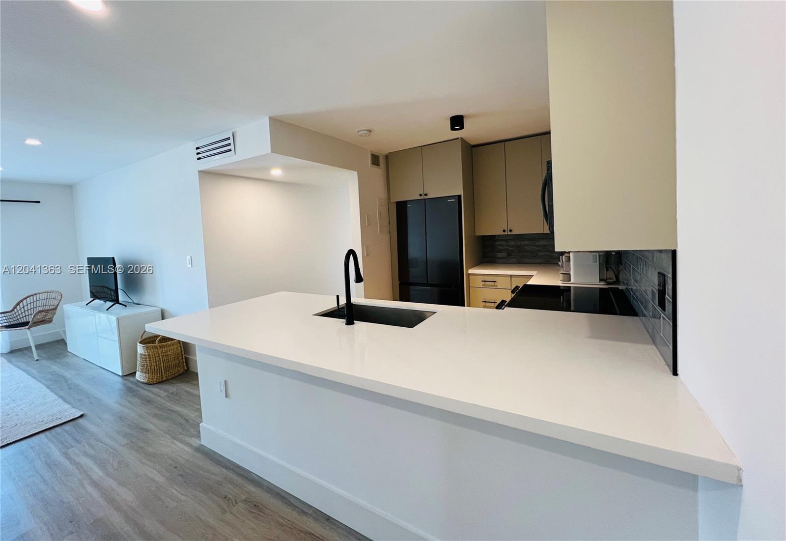 1900 Meridian Ave # 306