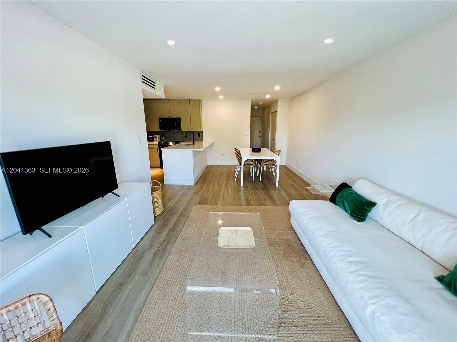 1900 Meridian Ave # 306