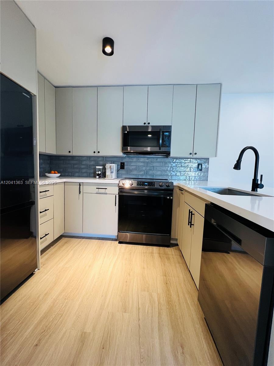 1900 Meridian Ave # 306